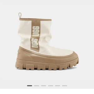 New Ugg Classic Brellah Mini boot size 8